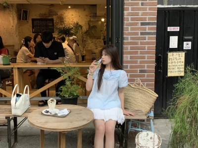 Yeee 今天是甜美韩女🩵咖啡店拍照