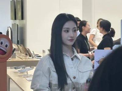 不是…胡连馨生图长这样….