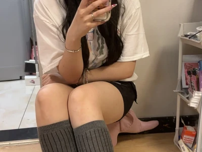 买到了喜欢的过膝袜子!!!