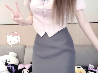 被这套灰粉制服美到了!!好显气质显白!