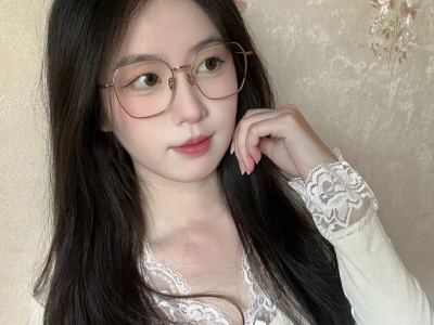 浅当一下眼镜美女🥛