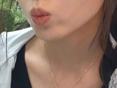 怼脸自拍，颜值担当！💕