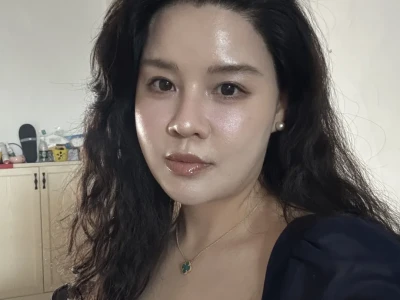 只是个会打扮的奔四中年妇女