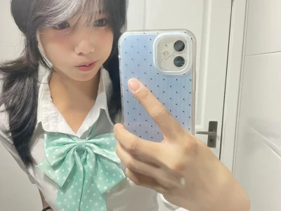 喜欢这个绿色jk制服