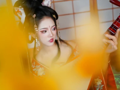 美而不妖，媚而不俗