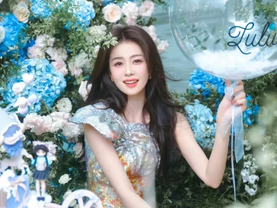 白鹿最美啦!鹿茸们有喜欢的壁纸可以拿哟!