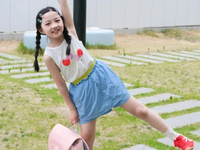 夏天的小学生就要色彩鲜艳