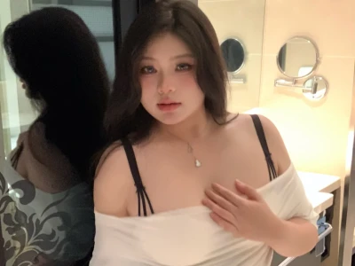 美哭😭！大胸女孩的颜值与身材密码