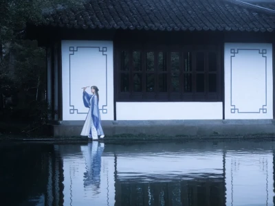 “一钩游江南，一点藏墨香”清冷感书法写真