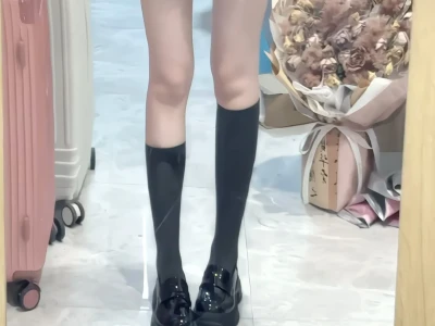 宝宝们 那双袜子啊🤔🤔🤔