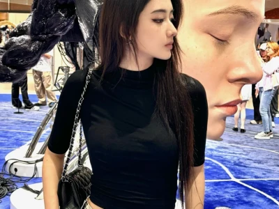 朋友说我的鼻子比雕塑还高