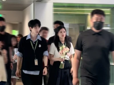 在我面前出现一张毫无死角的美脸🥹