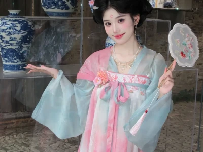 她和古装真的好搭~西安100多做的唐风少女~