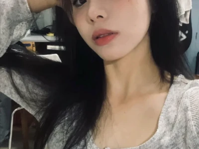 卸了妆长这样😭