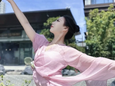 女大出游