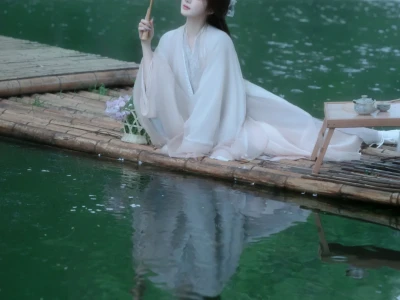 苏州雨中清冷感竹筏汉服🍃真江南氛围拉满❗️