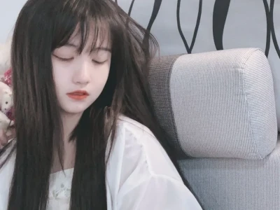 路灯很多 希望你找到自己的月亮
