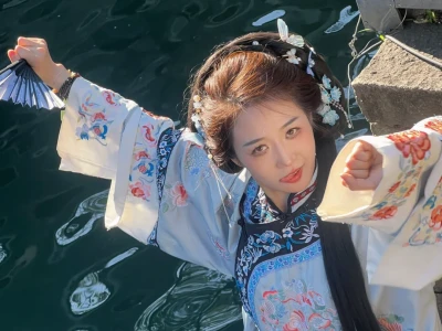 拍了清汉女不要发朋友圈了 发到我的评论区
