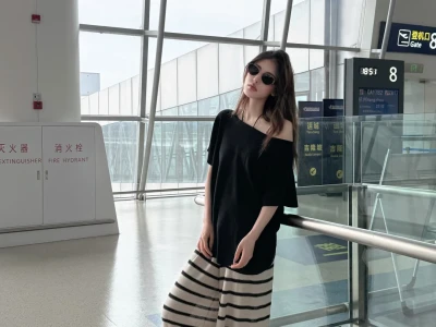 冷艳的美女会发光💗