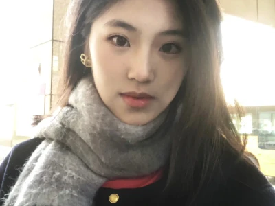 侧脸绝了,正脸一般