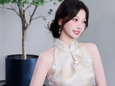她什么风格都能驾驭呀，新中式妥妥的美人呀