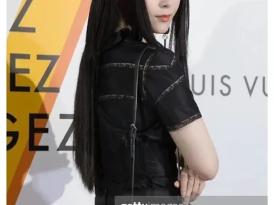 不懂就问 冰冰早期算神颜吗。。。