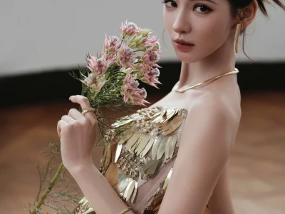 要被她的美艳气质迷住!✨