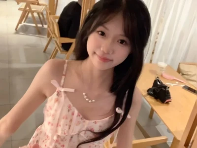 奶油甜妹，今天这样穿～