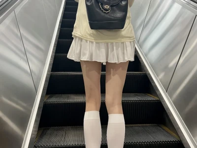 谁发明的白色小腿袜！！真的绝了😭