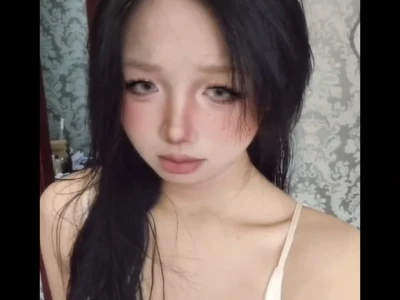 图一没化妆，图二化了妆