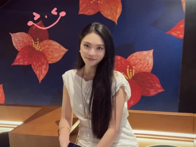 双子女都是可爱明媚的女孩