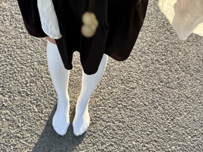 一个大夏天都穿长袜的养生女孩~