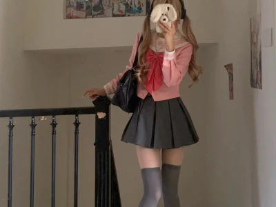测评一下!柔雾粉美肤袜 叠穿灰色过膝袜