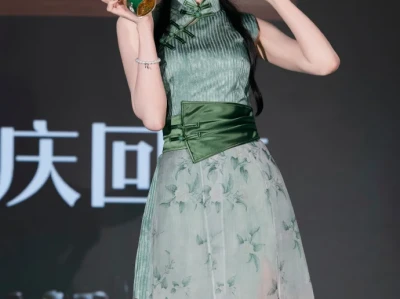 哇塞热巴姐姐好好看呀,这是那次活动呀?