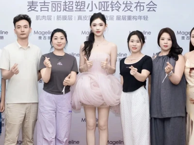 林允美的像个雕塑……