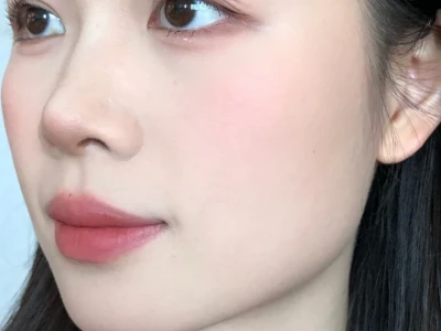 烟粉色清透淡人妆!