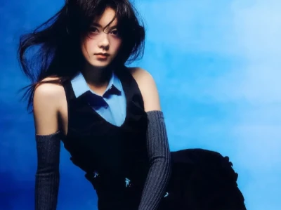 麦一下子变得俏皮起来，而且很有女人味
