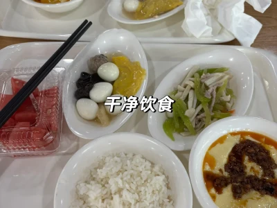 健身房卧推30的那女的