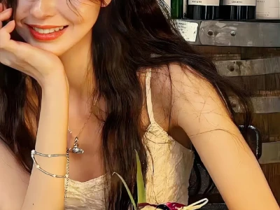 夏天到了，又可以看本美女了