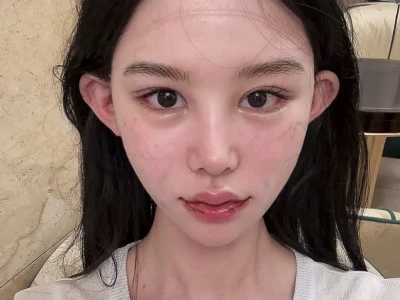 同事说:素颜都这样美了。。还调什么