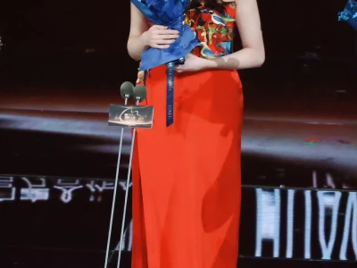 这也太美了！红裙白月光🌸