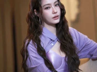 此女特长:顶着最美的脸 做最抽象的事