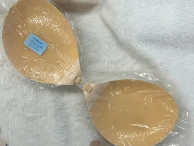 一对很听话的胸贴