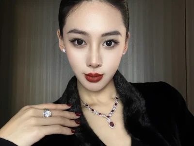 红唇觉醒