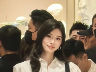 看她这眉眼果真应了老人那句话。。