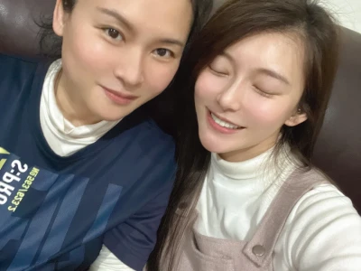 天然美女有個差15歲的媽是什麼感覺🤭🤭🤭