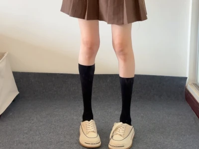 今天穿小腿袜🧦