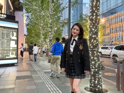当老师多年还是喜欢穿腿袜和JK正常吗?OOTD