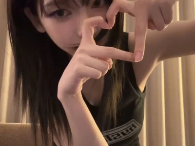 我的天谁去把她抓了。。。