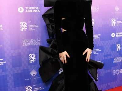突然明白为啥生图出美女了....